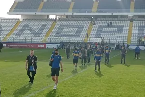 ΦΩΤΟΣ/Στο γήπεδο το ΑΠΟΕΛ