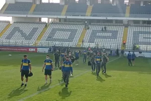ΦΩΤΟΣ/Στο γήπεδο το ΑΠΟΕΛ