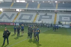 ΦΩΤΟΣ/Στο γήπεδο το ΑΠΟΕΛ