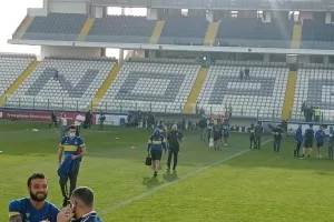 ΦΩΤΟΣ/Στο γήπεδο το ΑΠΟΕΛ