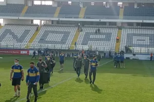 ΦΩΤΟΣ/Στο γήπεδο το ΑΠΟΕΛ