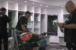 Πίσω απ΄τα φώτα, μπροστά για την Ομόνοια 