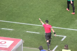 On-field review, πέναλτι και... 2-0!