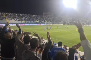 ΒΙΝΤΕΟ/Αποθέωσαν Λάζαρο μετά το 3-0