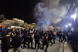 (ΦΩΤΟΣ/ΒΙΝΤΕΟ) Πάρτι... έξω από το "ΠΑΠ"