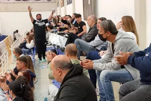 Με κόσμο...