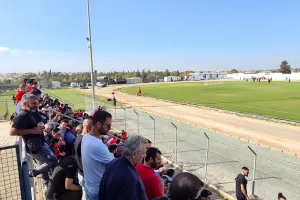 ΠΟΞ - Νέα Σαλαμίνα: Μοιρασιά στην Ξυλοτύμπου (φώτος/βίντεο)