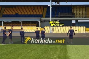 Βόλτα και κουβεντούλα πριν την σέντρα 