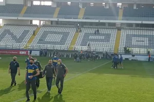 ΦΩΤΟΣ/Στο γήπεδο το ΑΠΟΕΛ