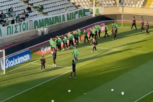 Αποθεώθηκαν οι νεαροί πρωταθλητές της Ομόνοιας (φώτος/βίντεο)