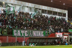 Θύρα 9: "Όπως σε κάθε πόλη και σε κάθε χωριό..."