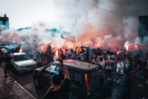 "Άπαντες Κολόσσι/Η πόλη βάζει τα καλά της"