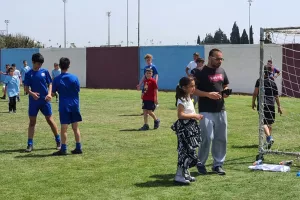 Μεγάλο... βυσσινί Fan Day για καλό σκοπό! (φωτός)