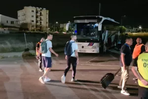 Αναχώρηση με "συνοδεία" της Αστυνομίας (βίντεο/φώτος)