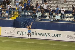 Απόλλων: Οι φανέλες στον κόσμο (βίντεο/φώτος)