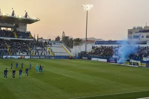 Με καπνογόνα υποδέχτηκε τους παίκτες η Θύρα 1 (φώτος)