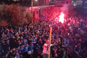 (ΦΩΤΟΣ/ΒΙΝΤΕΟ) Πάρτι... έξω από το "ΠΑΠ"