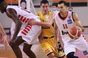 Οριστικά εκτός 12άδας οι Σλούκας και Φαλ