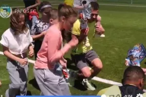 Το... χάρηκαν οι μικροί (βίντεο)