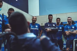 Η ξεχωριστή μέρα του Μιχάλη μαζί με τους παίκτες του Απόλλωνα! (φώτος)
