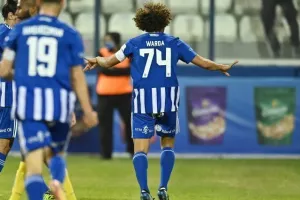 Ανόρθωση - ΑΠΟΕΛ: Τέσσερις (!) κόκκινες, ένα γκολ και η "Κυρία" στα ημιτελικά (φώτος)