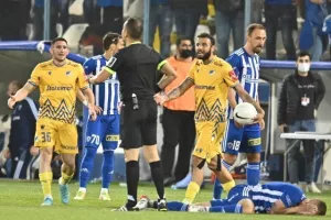 Ανόρθωση - ΑΠΟΕΛ: Τέσσερις (!) κόκκινες, ένα γκολ και η "Κυρία" στα ημιτελικά (φώτος)