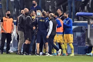 Ανόρθωση - ΑΠΟΕΛ: Τέσσερις (!) κόκκινες, ένα γκολ και η "Κυρία" στα ημιτελικά (φώτος)