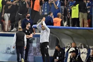 Ανόρθωση - ΑΠΟΕΛ: Τέσσερις (!) κόκκινες, ένα γκολ και η "Κυρία" στα ημιτελικά (φώτος)