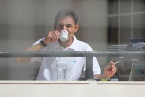 Στο μπαλκόνι του και καφεδάκι με θέα το γήπεδο! (φώτος)