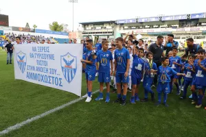 Οι μικροί Ανορθωσιάτες με πανό για την Αμμόχωστο (φώτος)