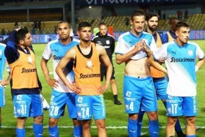 Μετά την ήττα/ Οι παίκτες χειροκρότησαν τους οπαδούς (Φώτος/Βίντεο)