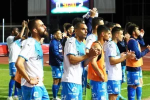 Μετά την ήττα/ Οι παίκτες χειροκρότησαν τους οπαδούς (Φώτος/Βίντεο)