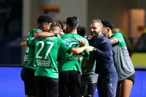 ΑΕΛ - Ολυμπιακός: "Κλείδωσε" παραμονή με... "τεσσάρα"!