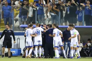 "Σφαίρα" Λάζαρος σε Τιμούρ! (φώτος)