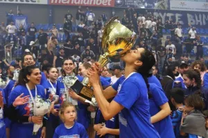 H απονομή στις πρωταθλήτριες! (Φώτος/Bίντεο)
