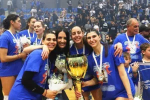 H απονομή στις πρωταθλήτριες! (Φώτος/Bίντεο)