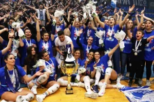 H απονομή στις πρωταθλήτριες! (Φώτος/Bίντεο)