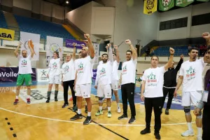 (ΒΙΝΤΕΟ/ΦΩΤΟΣ) Η απονομή στην Ομόνοια και... πάρτι για το treble!