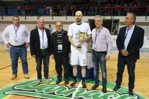 (ΒΙΝΤΕΟ/ΦΩΤΟΣ) Η απονομή στην Ομόνοια και... πάρτι για το treble!
