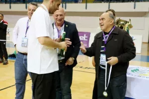 (ΒΙΝΤΕΟ/ΦΩΤΟΣ) Η απονομή στην Ομόνοια και... πάρτι για το treble!