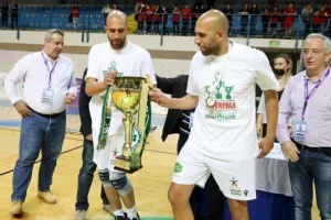 (ΒΙΝΤΕΟ/ΦΩΤΟΣ) Η απονομή στην Ομόνοια και... πάρτι για το treble!