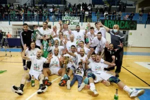 (ΒΙΝΤΕΟ/ΦΩΤΟΣ) Η απονομή στην Ομόνοια και... πάρτι για το treble!