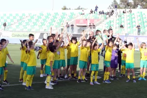 Θερμό χειροκρότημα για τους μικρούς της ΑΕΚ (φώτος/βίντεο)