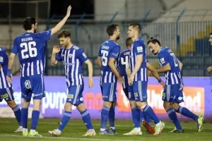 Ανόρθωση - ΑΠΟΕΛ: Η "Κυρία" πάτησε γκάζι και έριξε τεσσάρα! (φώτος)