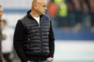 Ανόρθωση - ΑΠΟΕΛ: Τέσσερις (!) κόκκινες, ένα γκολ και η "Κυρία" στα ημιτελικά (φώτος)