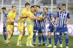 Ανόρθωση - ΑΠΟΕΛ: Τέσσερις (!) κόκκινες, ένα γκολ και η "Κυρία" στα ημιτελικά (φώτος)