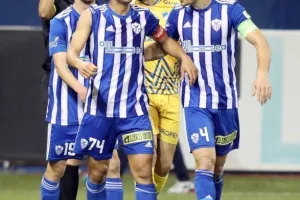 Ανόρθωση - ΑΠΟΕΛ: Τέσσερις (!) κόκκινες, ένα γκολ και η "Κυρία" στα ημιτελικά (φώτος)