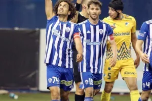 Ανόρθωση - ΑΠΟΕΛ: Τέσσερις (!) κόκκινες, ένα γκολ και η "Κυρία" στα ημιτελικά (φώτος)