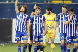 Ανόρθωση - ΑΠΟΕΛ: Τέσσερις (!) κόκκινες, ένα γκολ και η "Κυρία" στα ημιτελικά (φώτος)