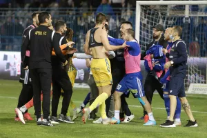 XAMOΣ στο τέλος, "κυνήγησαν" Ουάρντα! (φώτος)